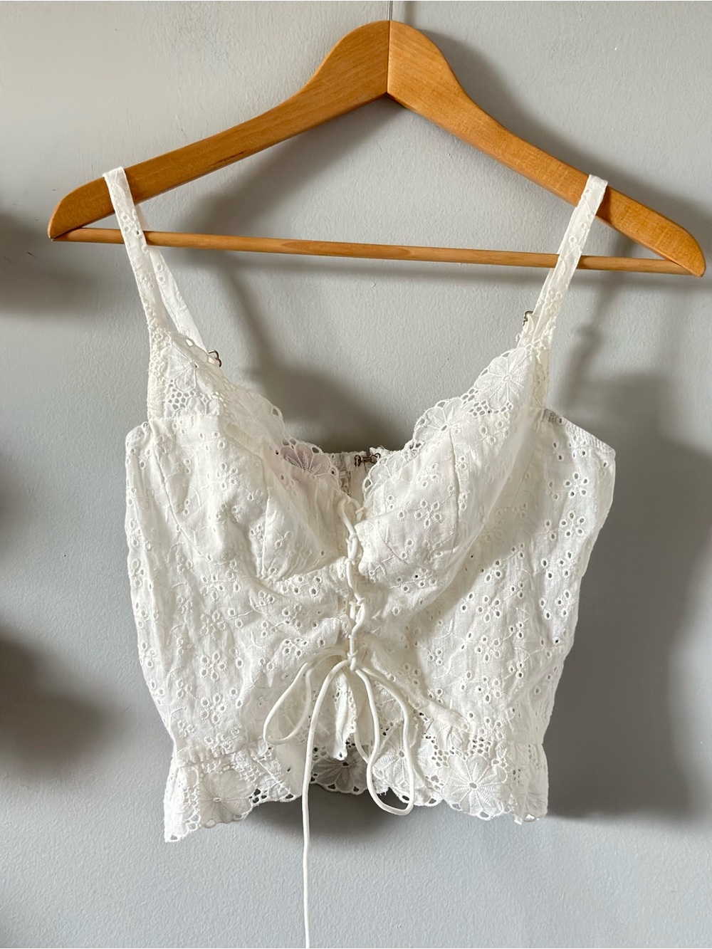 Edikted | White Eyelet Lace Corset-Style Crop Top